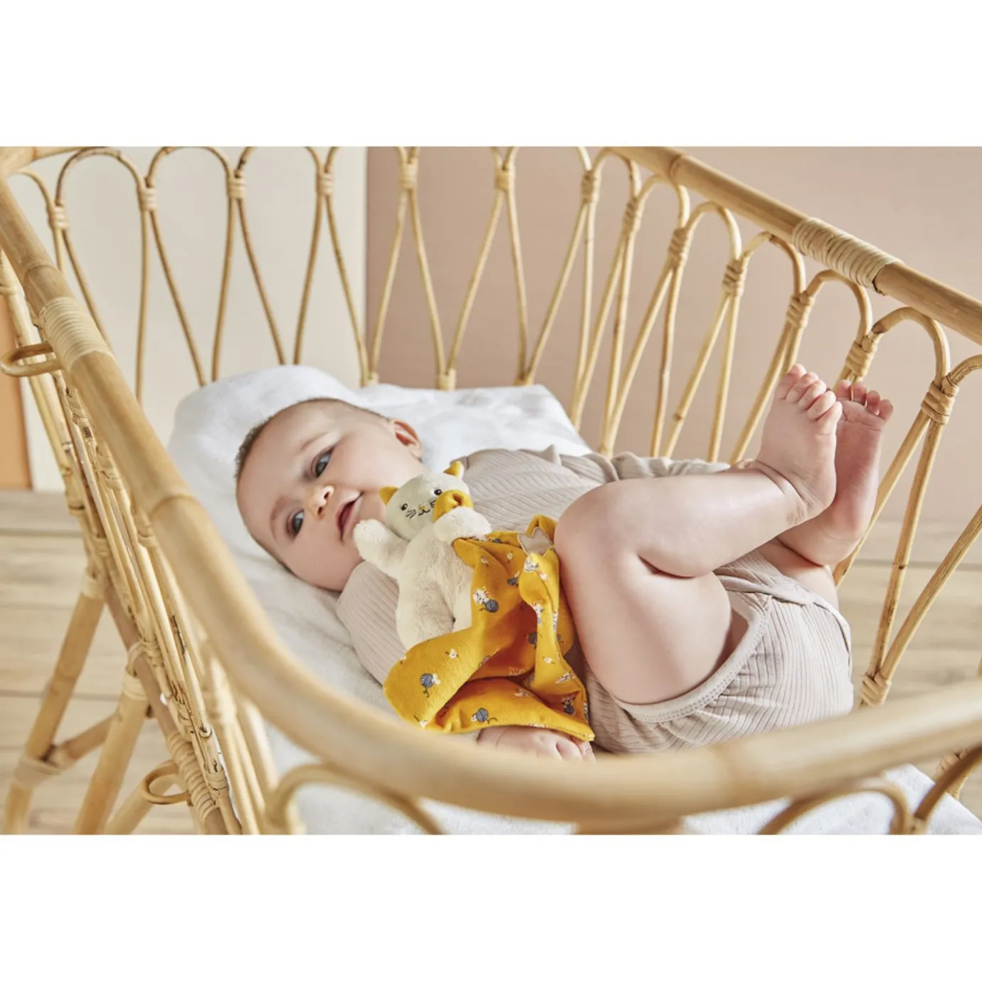 Kaloo Doudou Cat Yellow> Animal Comforter